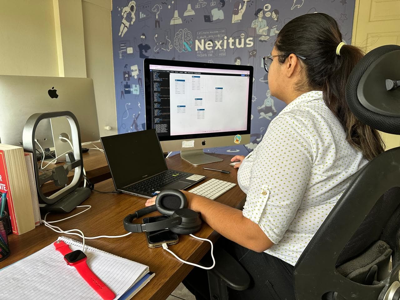 Ingeniera de Nexitus trabajando